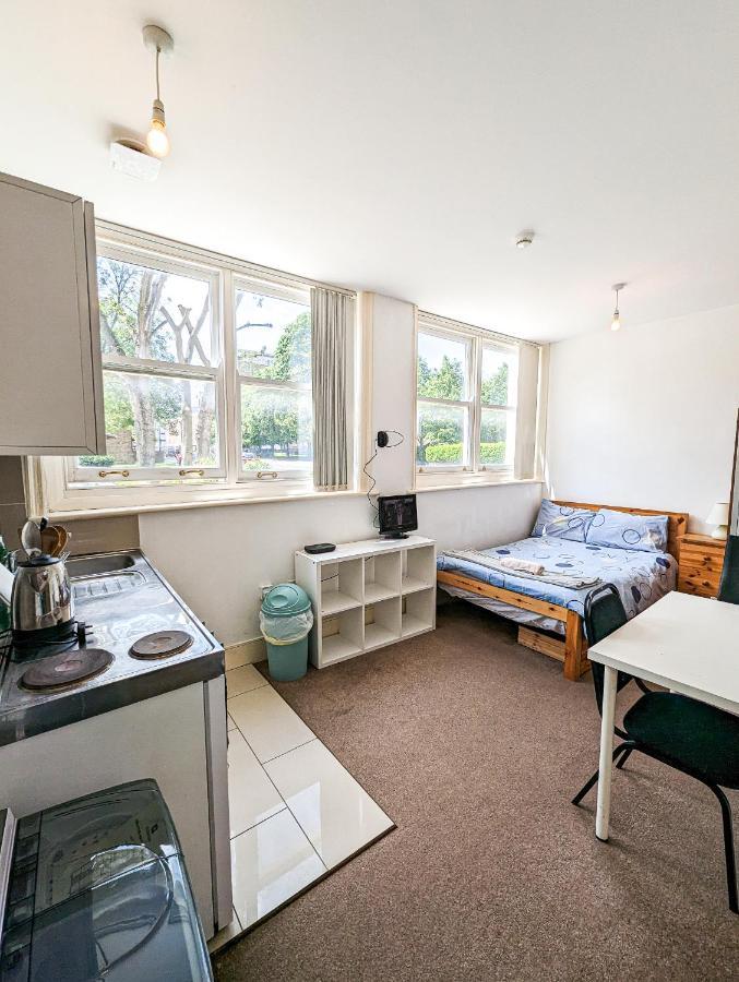 Apartment Cozy - With Private Kitchens & Bathrooms